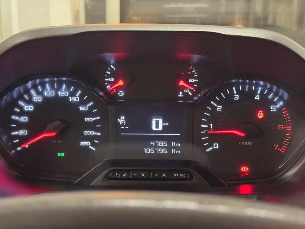 Peugeot Partner 1.6 HDI 100cv 3 Lug 2019 - 13950 EUR, 100000 km - AUTO.MOTO.pt - 100000km - foto 9 de 13