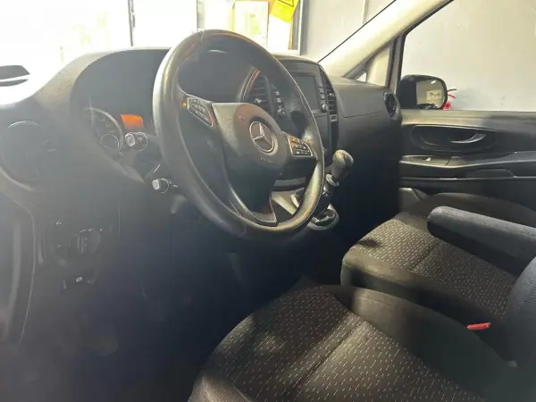 Mercedes-Benz Vito 2021 - 18500 EUR, 166000 km - AUTO.MOTO.pt - 166000km - foto 8 de 27