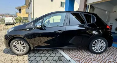 Peugeot 208 2017 - 9950 EUR, 71000 km - AUTO.MOTO.pt - 71000km - foto 6 de 24