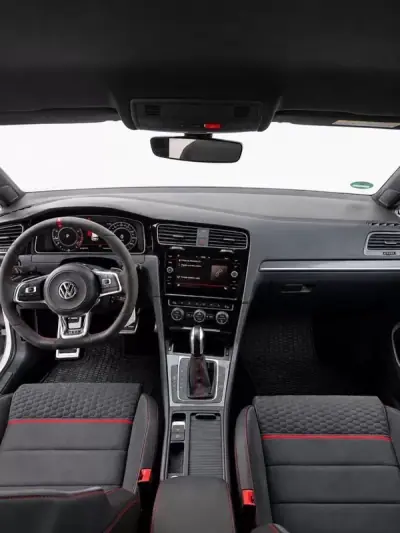 Volkswagen Golf 2019 - 28900 EUR, 108000 km - AUTO.MOTO.pt - 108000km - foto 31 de 32
