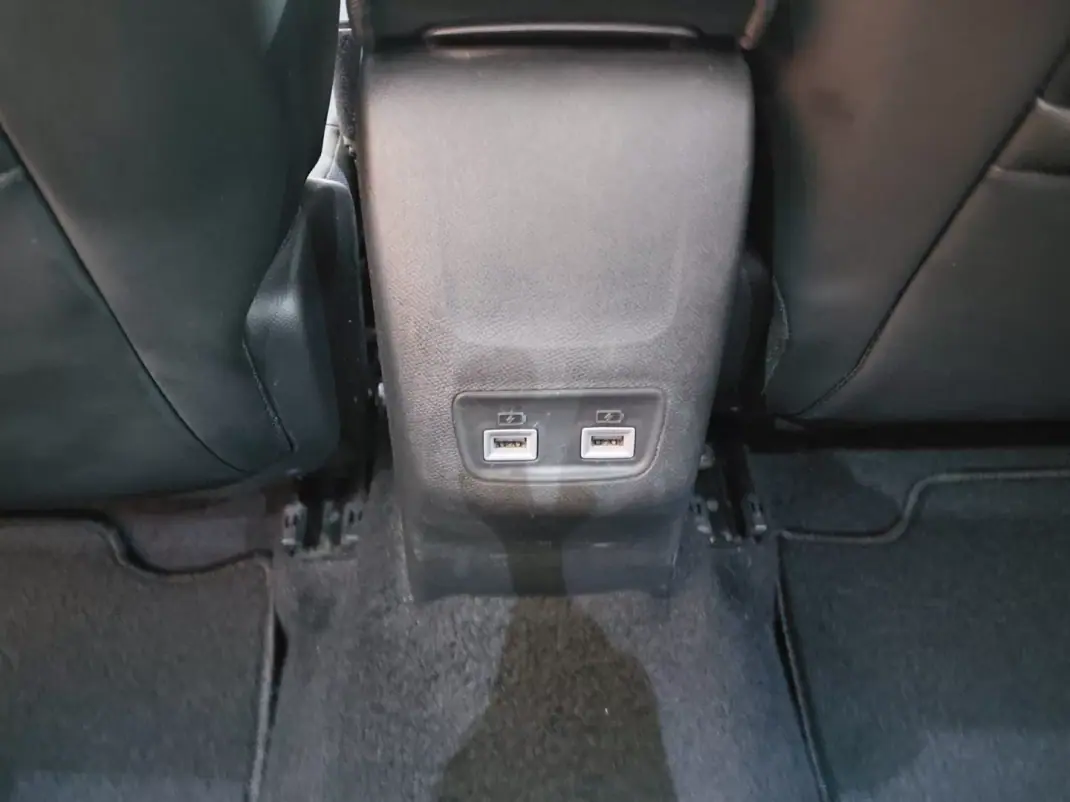 Peugeot 2008 2021 - 15900 EUR, 98000 km - 98000km - foto 21 de 23