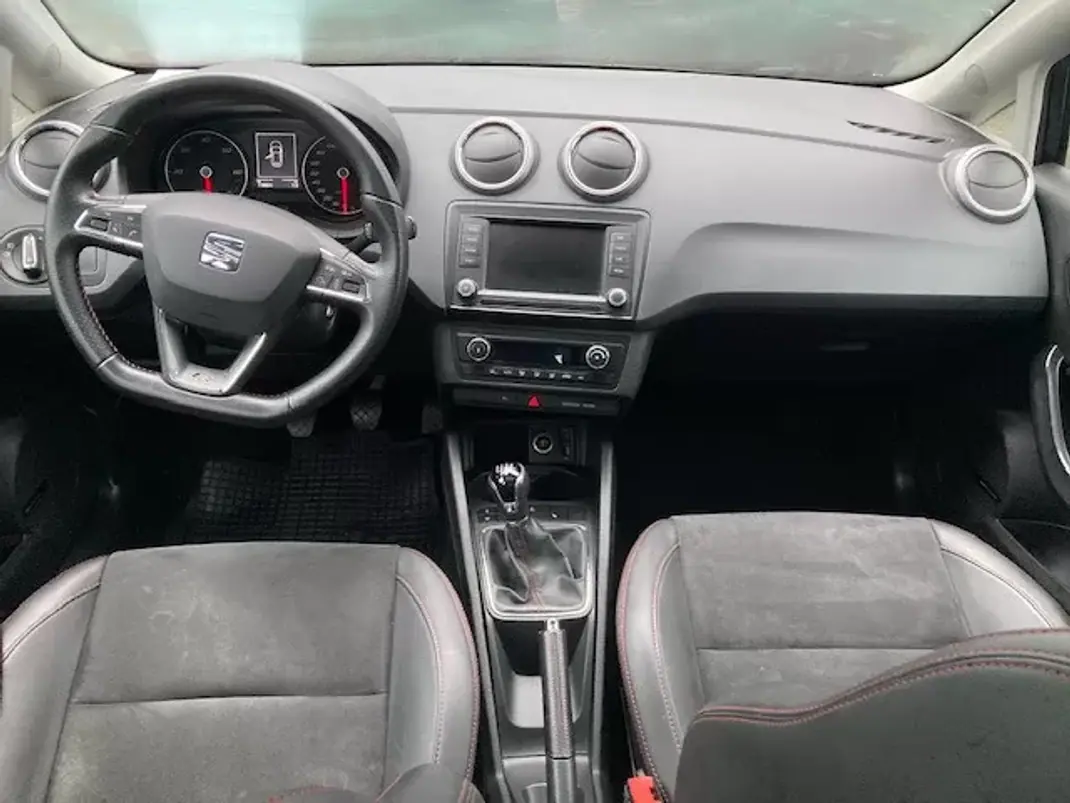 SEAT Ibiza 2016 - 13900 EUR, 118800 km - AUTO.MOTO.pt - 118800km - foto 23 de 24