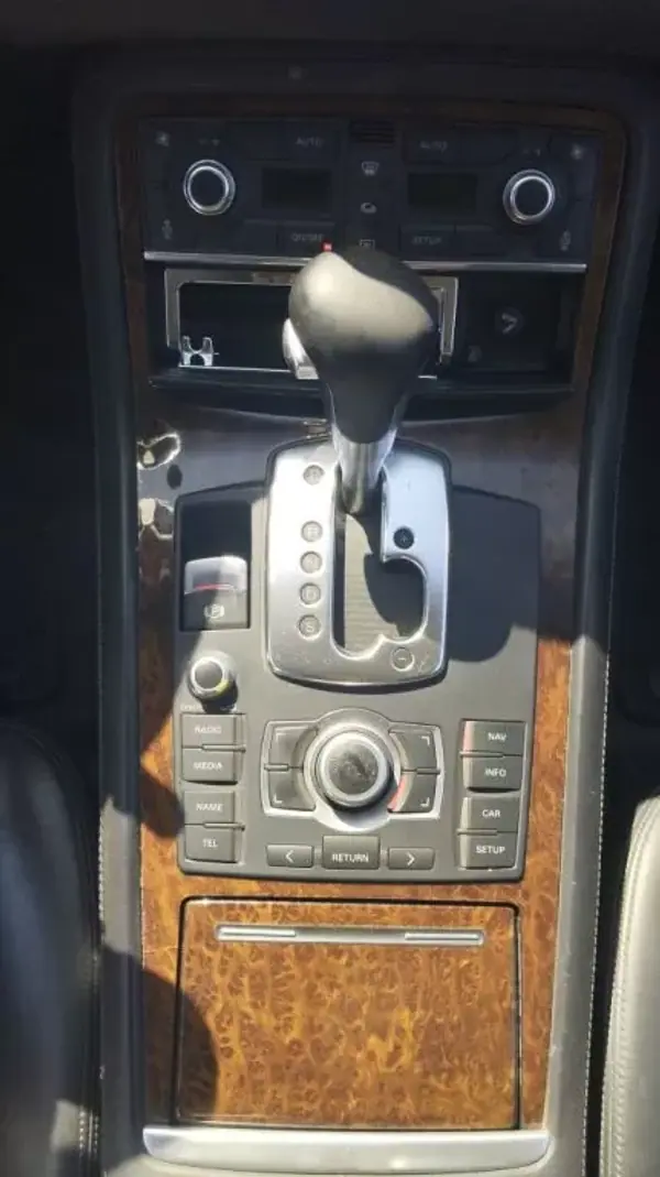 Audi A8 2008 - 12900 EUR, 350000 km - AUTO.MOTO.pt - 350000km - foto 11 de 12
