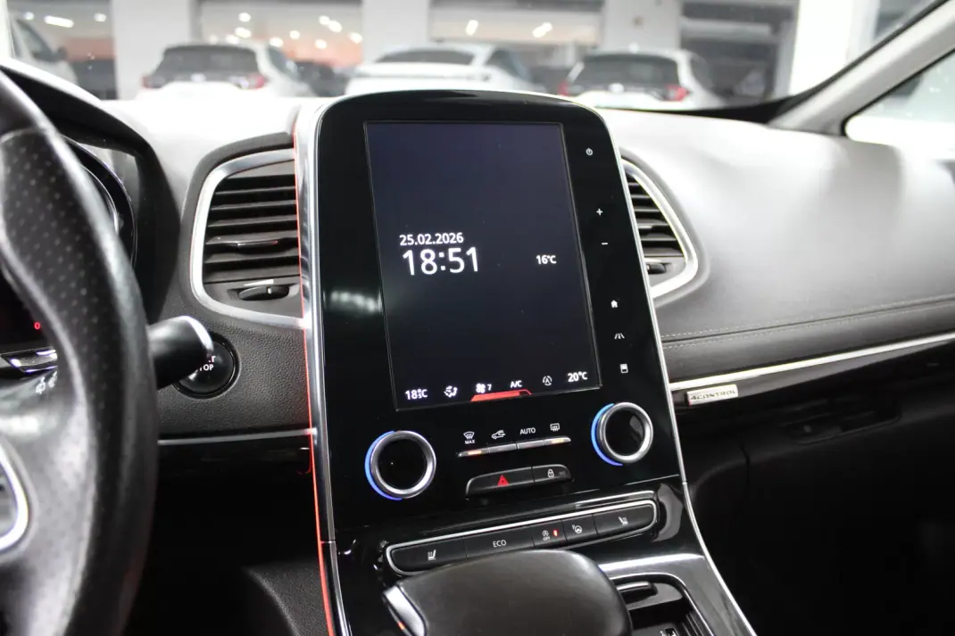 Renault Espace 2017 - 17900 EUR, 171000 km - AUTO.MOTO.pt - 171000km - foto 15 de 31