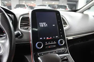 Renault Espace 2017 - 17900 EUR, 171000 km - AUTO.MOTO.pt - 171000km - foto 15 de 31