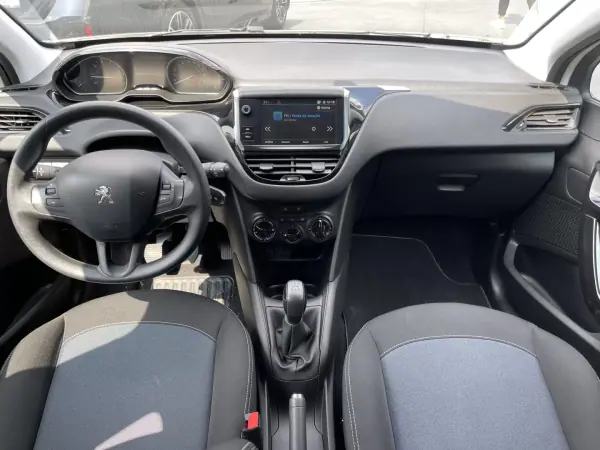 Peugeot 208 2019 - 11900 EUR, 56000 km - AUTO.MOTO.pt - 56000km - foto 6 de 13