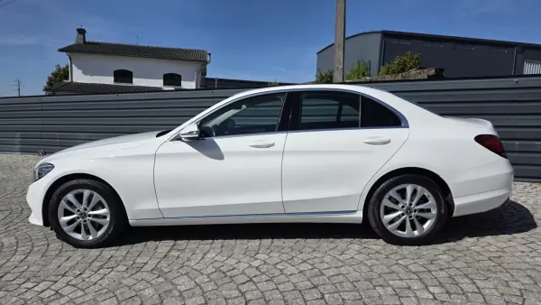 Mercedes-Benz C 300 2019 — foto 2 de 24