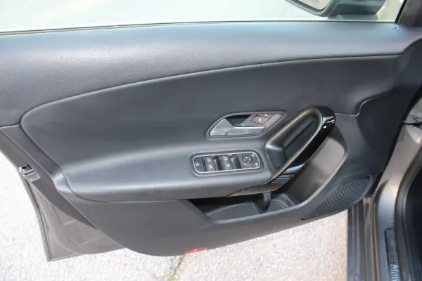 Mercedes-Benz A 180 2019 - 25900 EUR, 73000 km - 73000km - foto 11 de 47