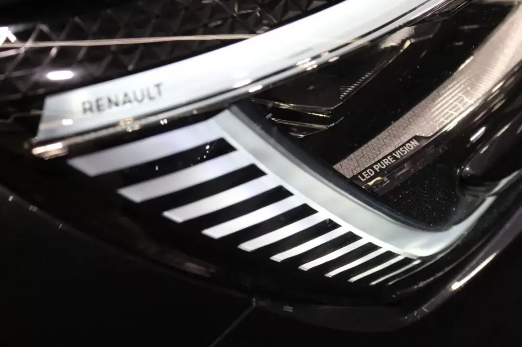 Renault Mégane Sport Tourer 2022 - 16250 EUR, 167000 km - AUTO.MOTO.pt - 167000km - foto 7 de 32