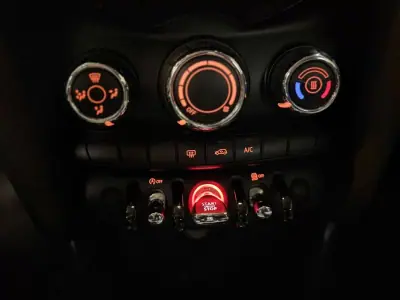 MINI Cooper 2014 - 12500 EUR, 125100 km - AUTO.MOTO.pt - 125100km - foto 13 de 14