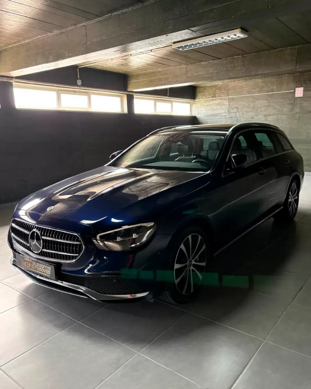 Mercedes-Benz E 300 2022 - 34500 EUR, 77100 km - AUTO.MOTO.pt - 77100km - foto 3 de 18