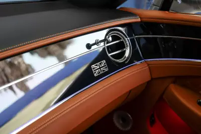 Bentley Continental GTC 2019 - 250000 EUR, 58772 km - AUTO.MOTO.pt - 58772km - foto 24 de 29