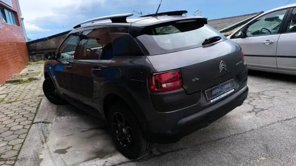 Citroën C4 Cactus 2015 - 10500 EUR, 161000 km - AUTO.MOTO.pt - 161000km - foto 17 de 17