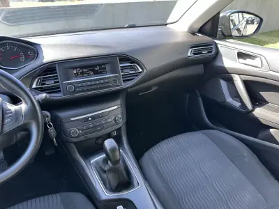 Peugeot 308 2018 - 12500 EUR, 280000 km - AUTO.MOTO.pt - 280000km - foto 37 de 41