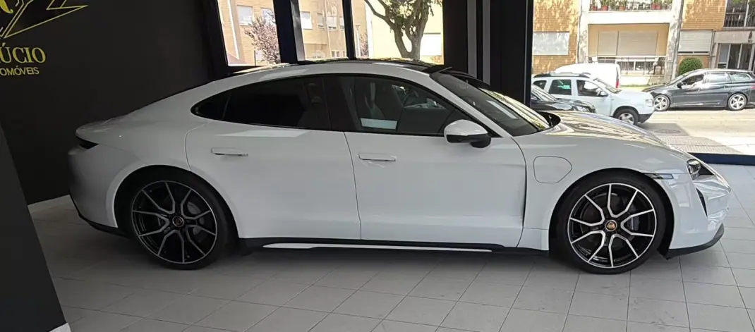 Porsche Taycan 2023 - 67000 EUR, 46411 km - 46411km - foto 8 de 40