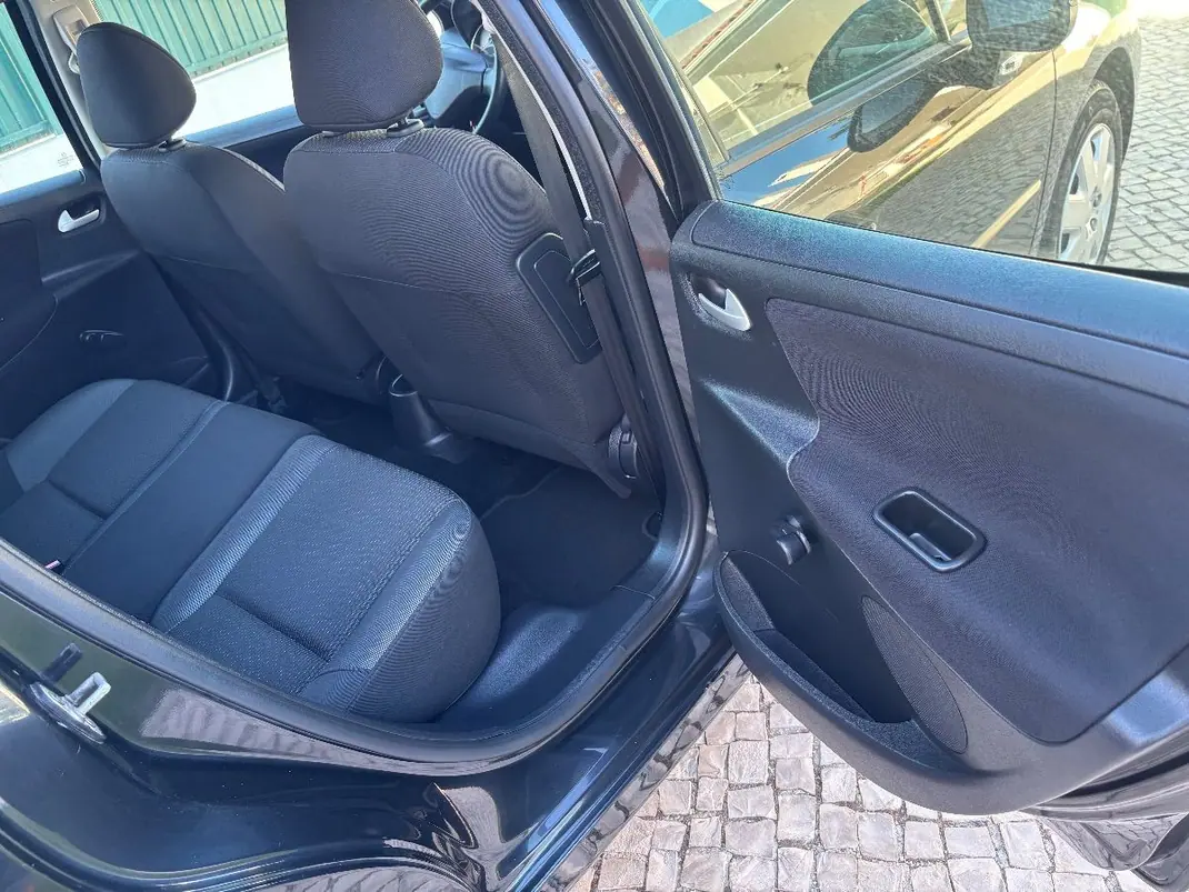 Peugeot 207 2010 - 5450 EUR, 162760 km - 162760km - foto 10 de 13