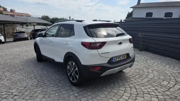Kia Stonic 2018 - 13490 EUR, 71000 km - AUTO.MOTO.pt - 71000km - foto 2 de 5
