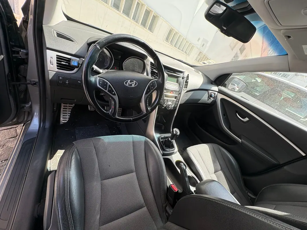 Hyundai i30 2013 - 8000 EUR, 71500 km - 71500km - foto 6 de 10