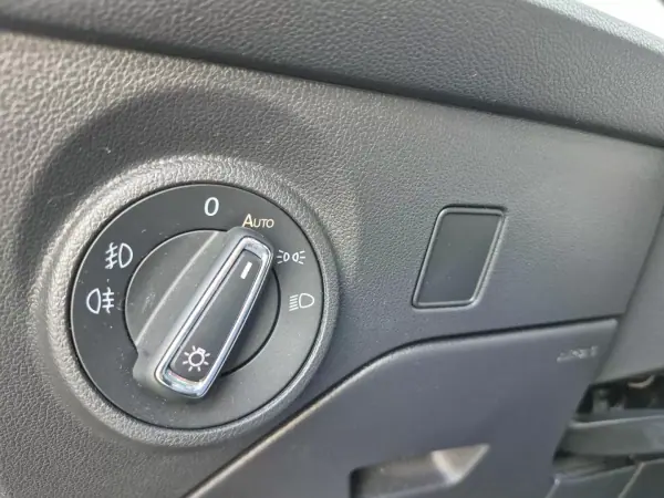 SEAT Leon 2019 - 15900 EUR, 90147 km - AUTO.MOTO.pt - 90147km - foto 8 de 23