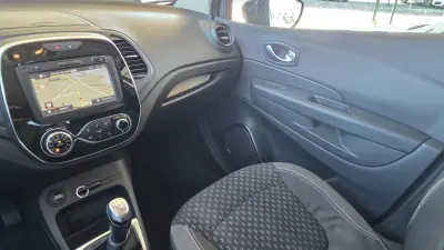Renault Captur 2018 - 13990 EUR, 85000 km - AUTO.MOTO.pt - 85000km - foto 15 de 23