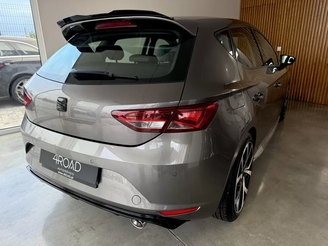 SEAT Leon 2015 - 14000 EUR, 181000 km - AUTO.MOTO.pt - 181000km - foto 16 de 92