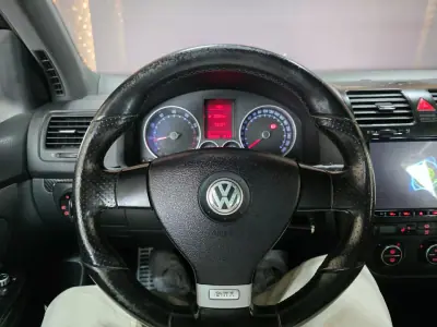 Volkswagen Golf 2006 - 11750 EUR, 183000 km - AUTO.MOTO.pt - 183000km - foto 3 de 13