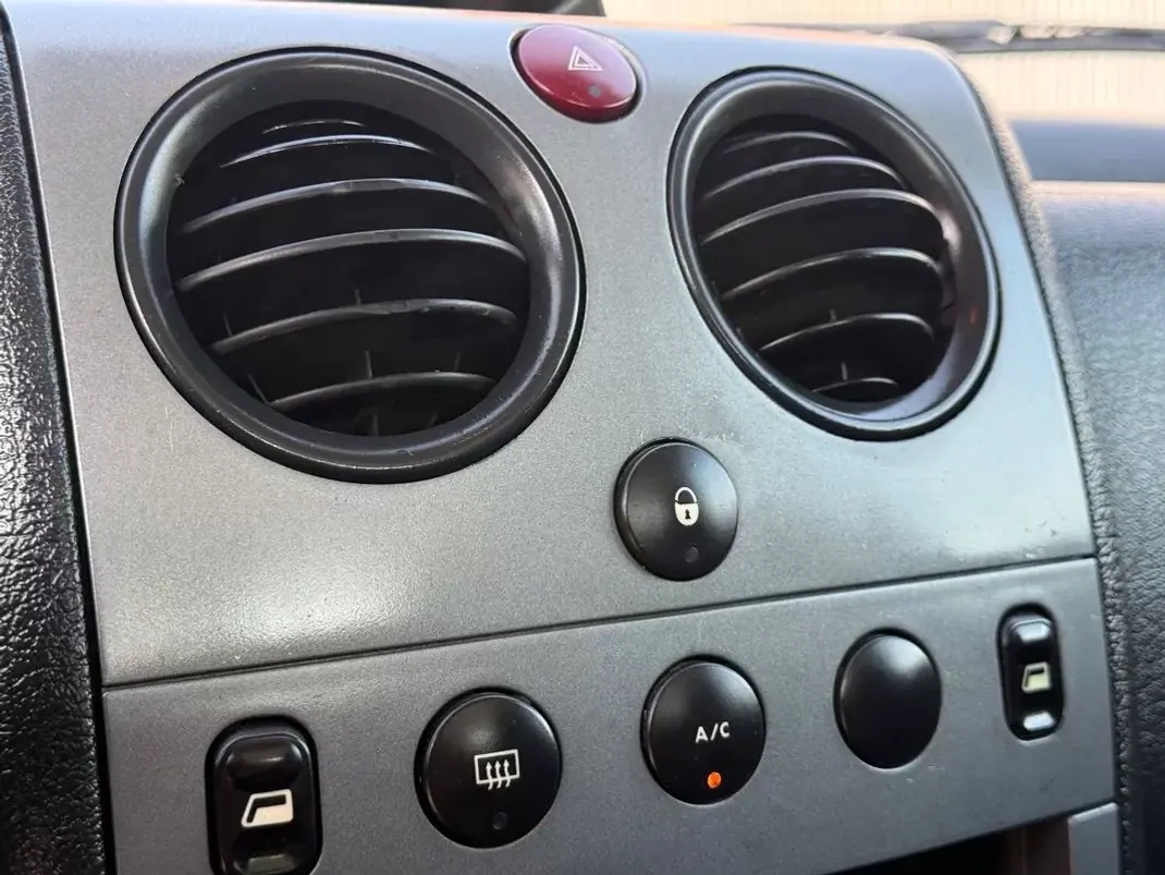 Peugeot 2006 - 5450 EUR, 149000 km - AUTO.MOTO.pt - 149000km - foto 10 de 12