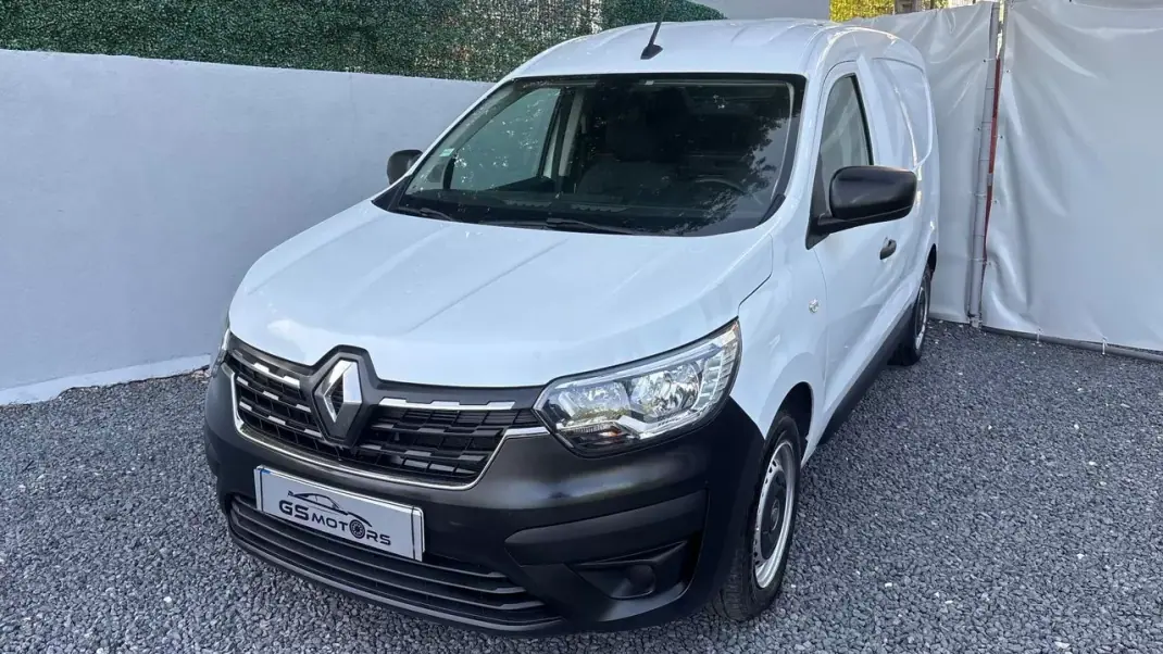 Renault 2023 - 11900 EUR, 99500 km - AUTO.MOTO.pt - 99500km - foto 1 de 13