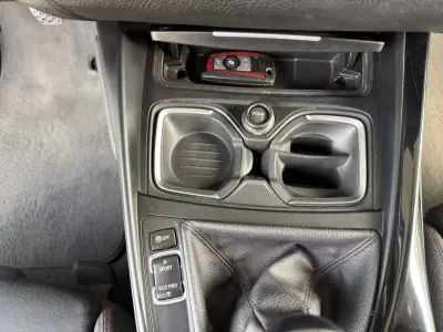 BMW 114 2015 - 11500 EUR, 241000 km - AUTO.MOTO.pt - 241000km - foto 18 de 20