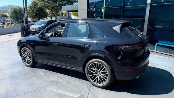 Porsche Cayenne 2020 - 54900 EUR, 160000 km - AUTO.MOTO.pt - 160000km - foto 4 de 14