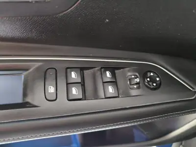 Peugeot 3008 2018 - 13999 EUR, 65262 km - AUTO.MOTO.pt - 65262km - foto 23 de 24