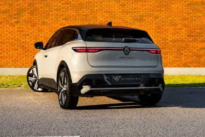 Renault Mégane E-Tech 2023 — foto 3 de 29