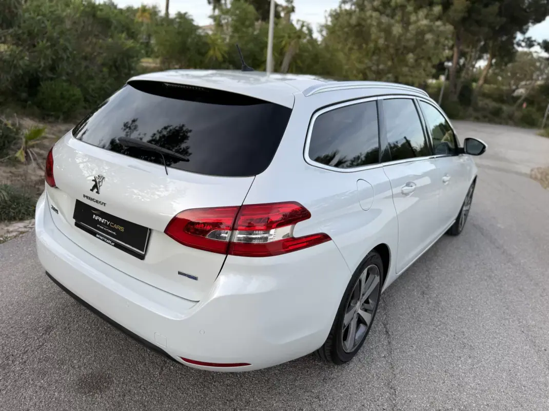 Peugeot 308 SW 2016 - 11699 EUR, 100000 km - AUTO.MOTO.pt - 100000km - foto 11 de 18