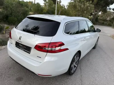 Peugeot 308 SW 2016 - 11699 EUR, 100000 km - AUTO.MOTO.pt - 100000km - foto 11 de 18