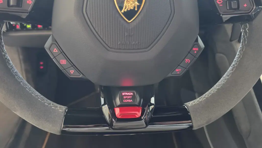 Lamborghini Huracán 2024 - 397500 EUR, 11996 km - AUTO.MOTO.pt - 11996km - foto 49 de 79