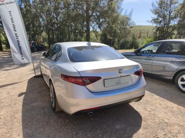 Alfa Romeo Giulia 2018 - 26900 EUR, 97500 km - AUTO.MOTO.pt - 97500km - foto 4 de 13