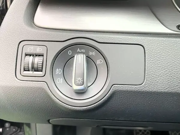 Volkswagen Passat Variant 2014 - 14500 EUR, 144381 km - AUTO.MOTO.pt - 144381km - foto 12 de 15