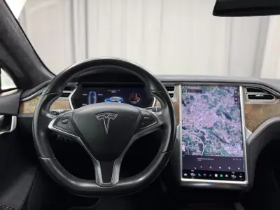 Tesla Model S 2017 - 18000 EUR, 250000 km - AUTO.MOTO.pt - 250000km - foto 18 de 24
