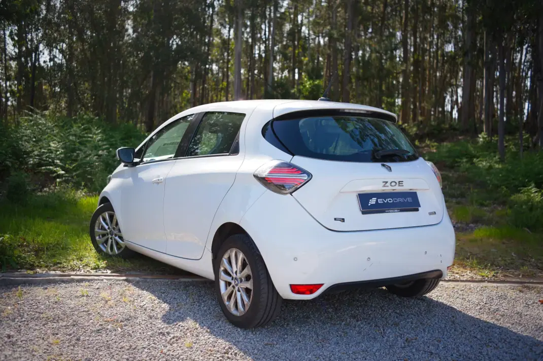 Renault Zoe 2020 - 12990 EUR, 103000 km - AUTO.MOTO.pt - 103000km - foto 11 de 24
