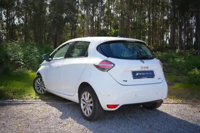 Renault Zoe 2020 - 12990 EUR, 103000 km - AUTO.MOTO.pt - 103000km - foto 11 de 24