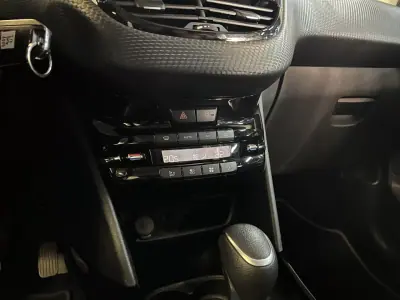 Peugeot 2008 2018 - 11990 EUR, 110000 km - 110000km - foto 17 de 36
