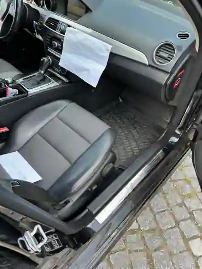 Mercedes-Benz C 220 2012 - 9799 EUR, 435000 km - AUTO.MOTO.pt - 435000km - foto 7 de 9
