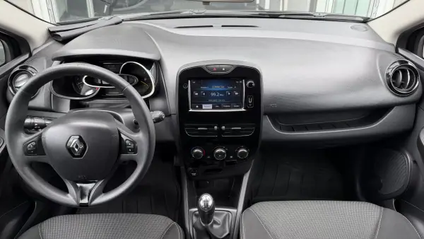 Renault Clio 2014 - 7900 EUR, 161121 km - AUTO.MOTO.pt - 161121km - foto 13 de 23