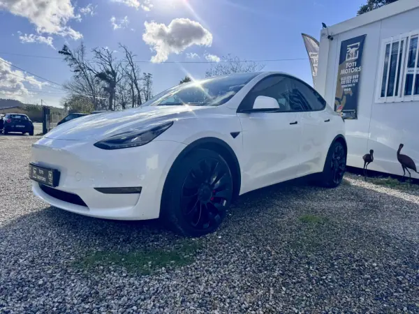 Tesla Model Y 2022 - 39990 EUR, 59000 km - AUTO.MOTO.pt - 59000km - foto 5 de 21