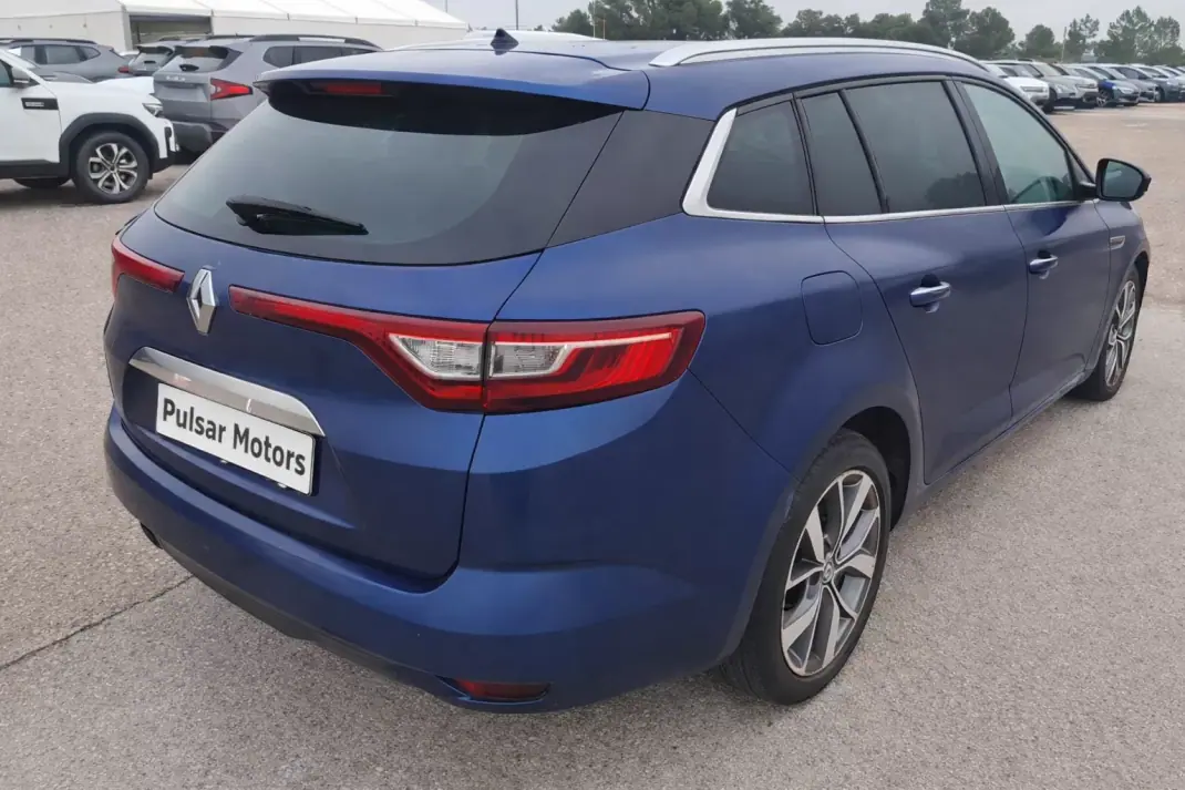 Renault Mégane 2017 - 9900 EUR, 185404 km - AUTO.MOTO.pt - 185404km - foto 4 de 11