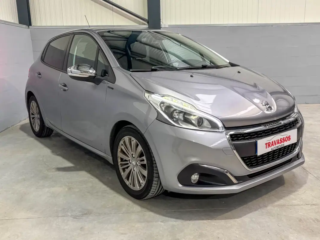 Peugeot 208 2019 - 12200 EUR, 165480 km - AUTO.MOTO.pt - 165480km - foto 3 de 12