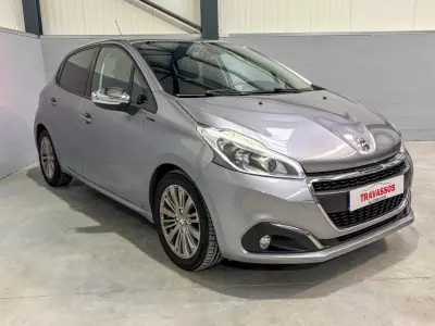 Peugeot 208 2019 - 12200 EUR, 165480 km - AUTO.MOTO.pt - 165480km - foto 3 de 12