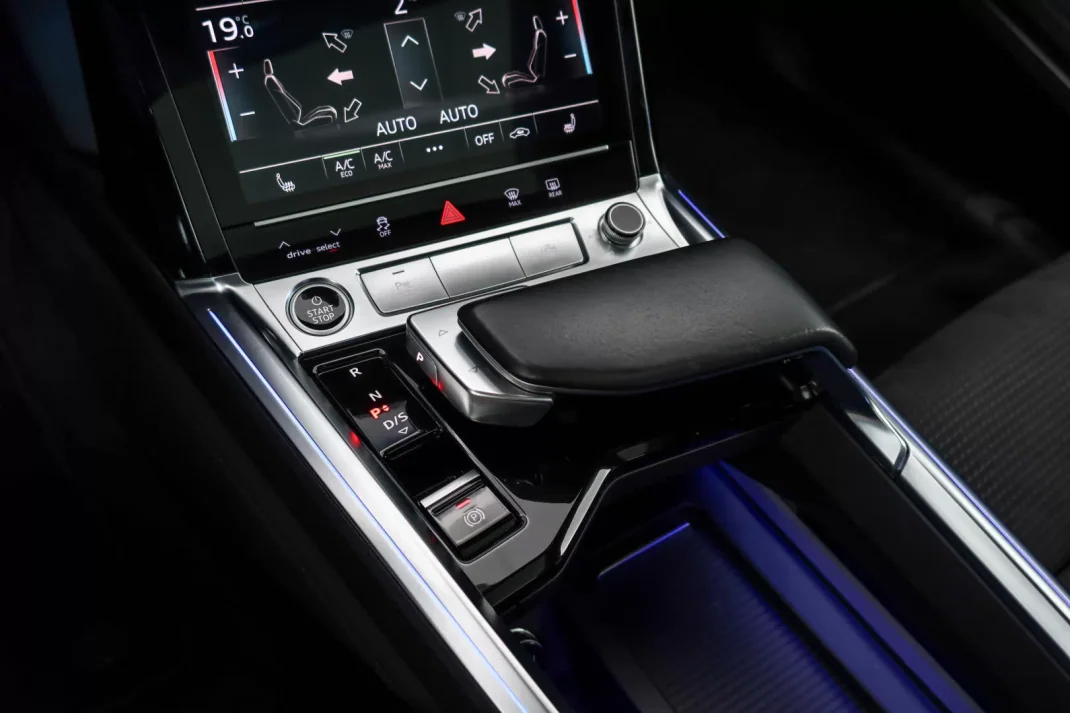 Audi e-tron Sportback 2022 - 47500 EUR, 62757 km - AUTO.MOTO.pt - 62757km - foto 11 de 19