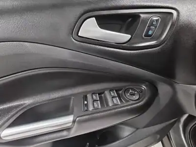 Ford Kuga 2017 - 16500 EUR, 105904 km - AUTO.MOTO.pt - 105904km - foto 5 de 11