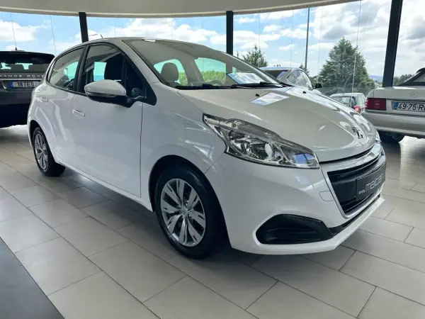 Peugeot 208 2018 - 11990 EUR, 141744 km - AUTO.MOTO.pt - 141744km - foto 3 de 21
